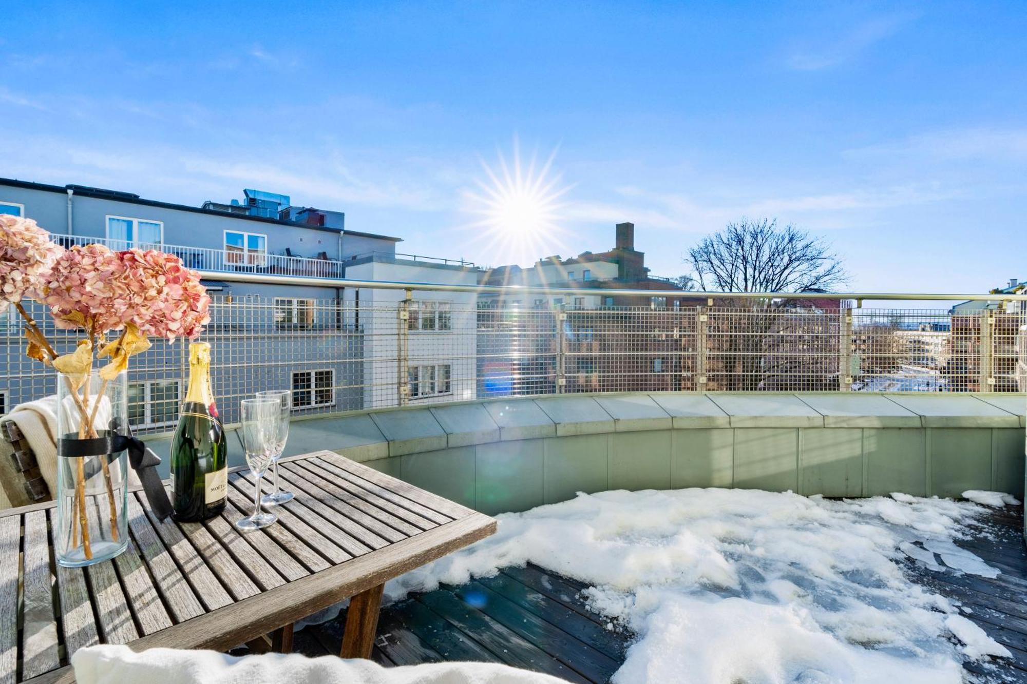 Top Floor With Balcony - Super Central - 5 Pax Oslo Eksteriør bilde